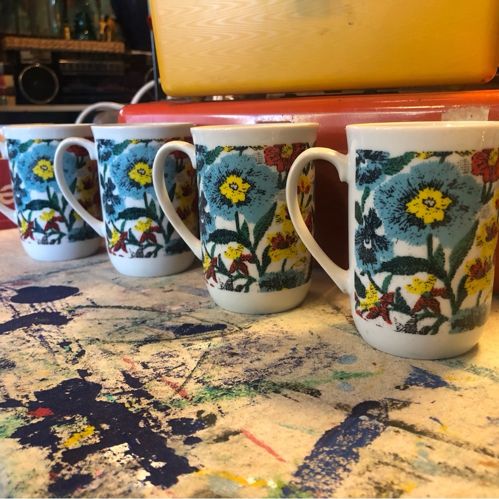 🌺HAPPY MUGS! Set of 4 Floral Mugs. 🌹